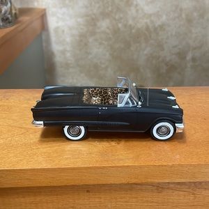 Mistress of the Dark Elvira’s Macabre Mobile Figurine